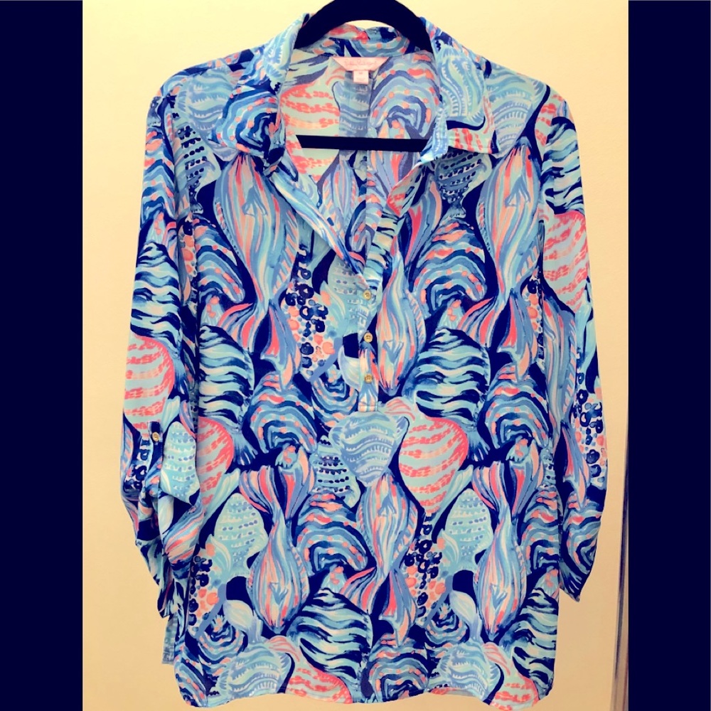 Lilly vibrant and classy. Fabulous condition!